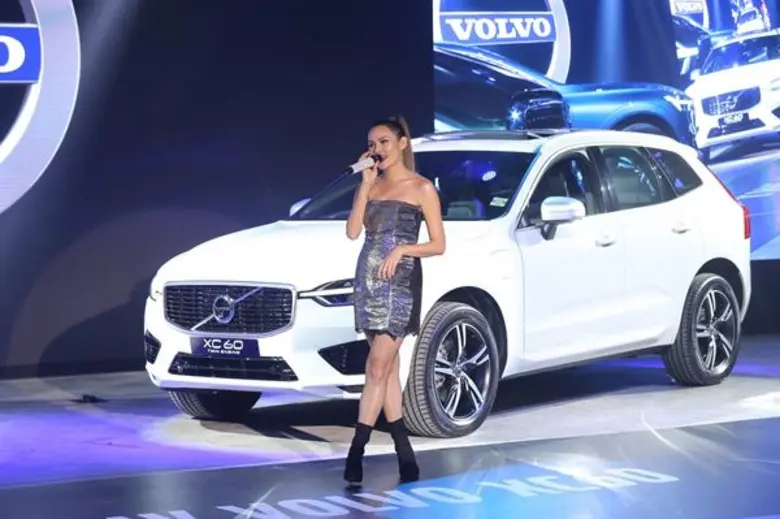 “ญิ๋ง – รฐา” โชว์พลังเสียงระดับดีว่า ต้อนรับการมาของ “The New Volvo XC60” ครั้งแรกในเมืองไทย
