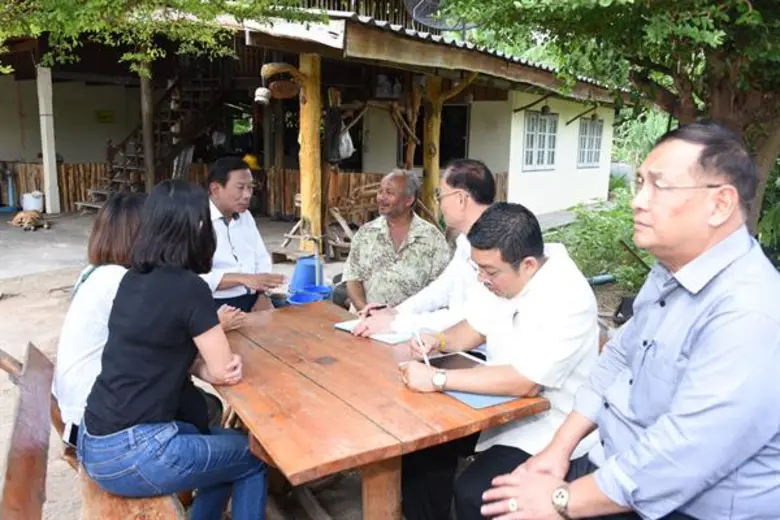 พลเอก ฉัตรชัย สาริกัลยะ รัฐมนตรีว่าการกระ...