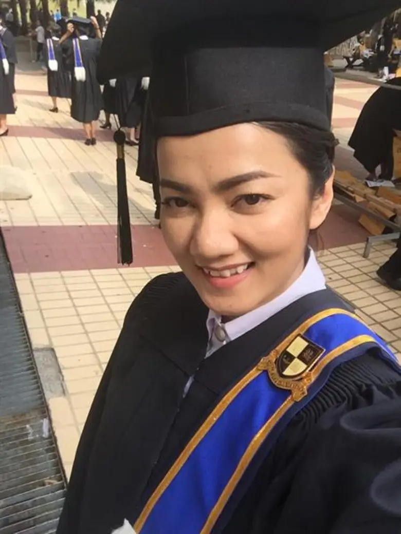 ยิ้มกว้างโชว์เขี้ยวเสน่ห์ได้อีกสำหรับสาวบ...