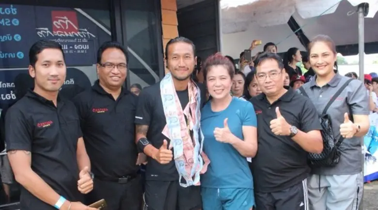 นายมนูญ วุฒิ ผู้จัดการทั่วไปนำผู้บริหารแล...