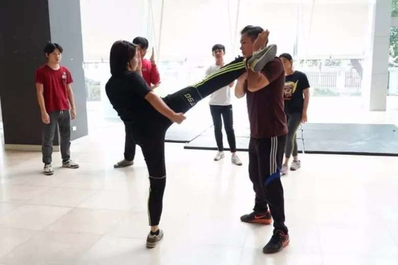 เล่นจริง...เจ็บจริง! เด็กศิลปะการแสดง ม.ศรีปทุม เรียนกับตัวจริง “ครูนิว” ธนธัส อภิธานวิทิต ผู้กำกับคิวบู๊