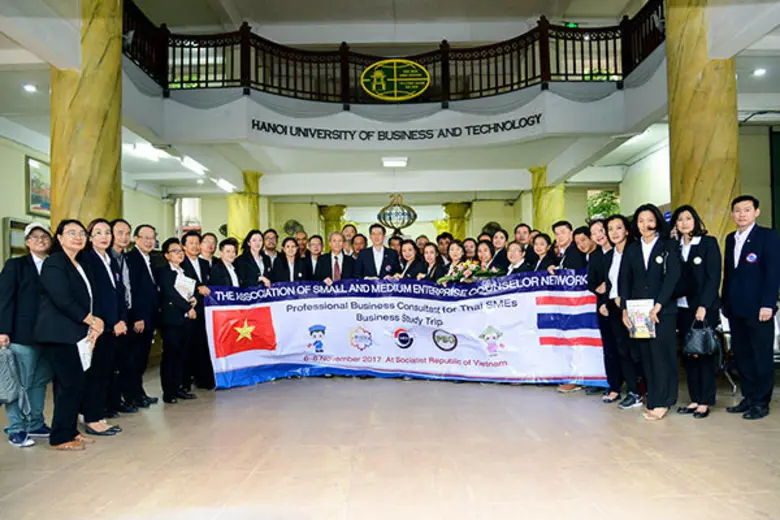 ดร.วิริยะ ลิขิตวงศ์ นายกสมาคมเครือข่ายที่...