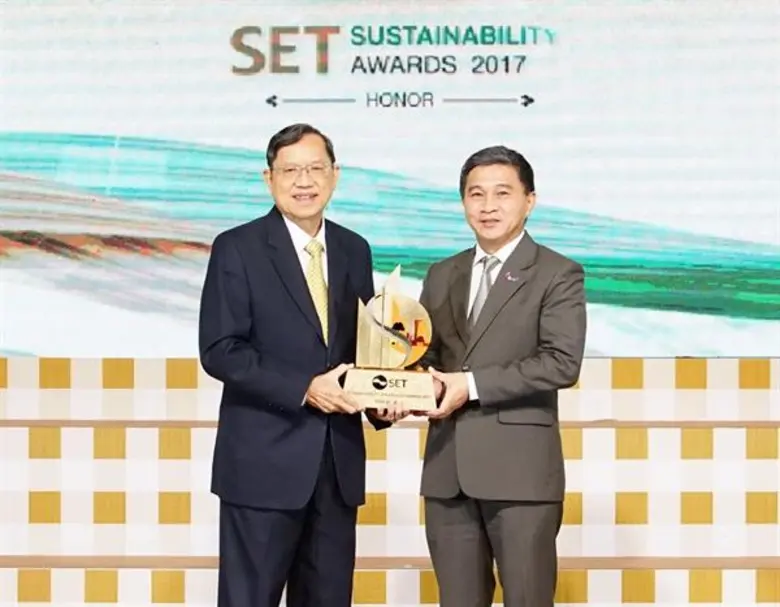 เมื่อเร็วๆนี้ คุณอธิคม เติบศิริ (ขวา)ประธ...