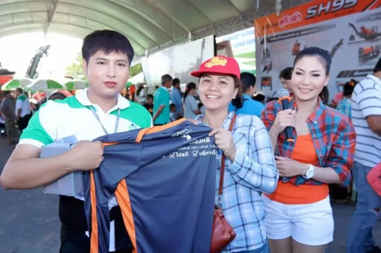 ฮั้วเฮงหลี แจกทอง ฉลองส่งท้ายปี