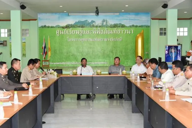 พลเอก ฉัตรชัย สาริกัลยะ รัฐมนตรีว่าการกระ...