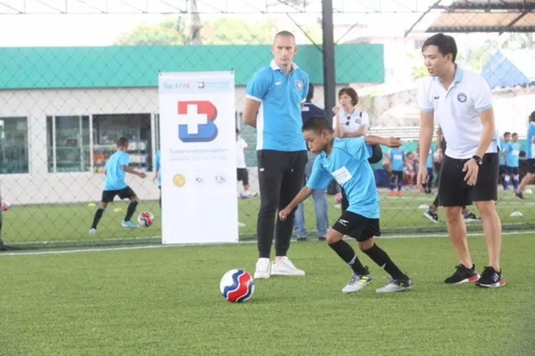รพ.กรุงเทพพัทยา ร่วมกับ สโมสรพัทยา ยูไนเต็ด จัดอบรมทักษะฟุตบอลให้เยาวชน ในกิจกรรม SCORE YOUR GOAL