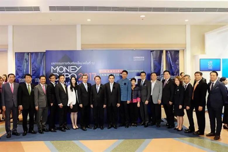 นายรักษ์ วรกิจโภคาทร รองกรรมการผู้จัดการธ...