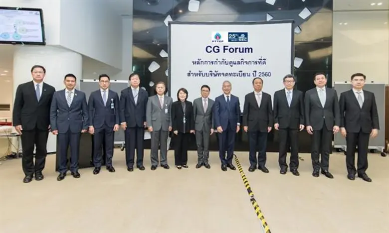 นายปรัชญา ภิญญาวัธน์ (ที่ 4 จากขวา) ประธา...