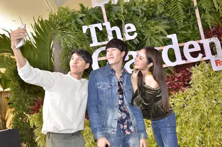 เป็นสามศรีพี่น้อง (ในวงการ) ที่ชื่นชอบต้น...