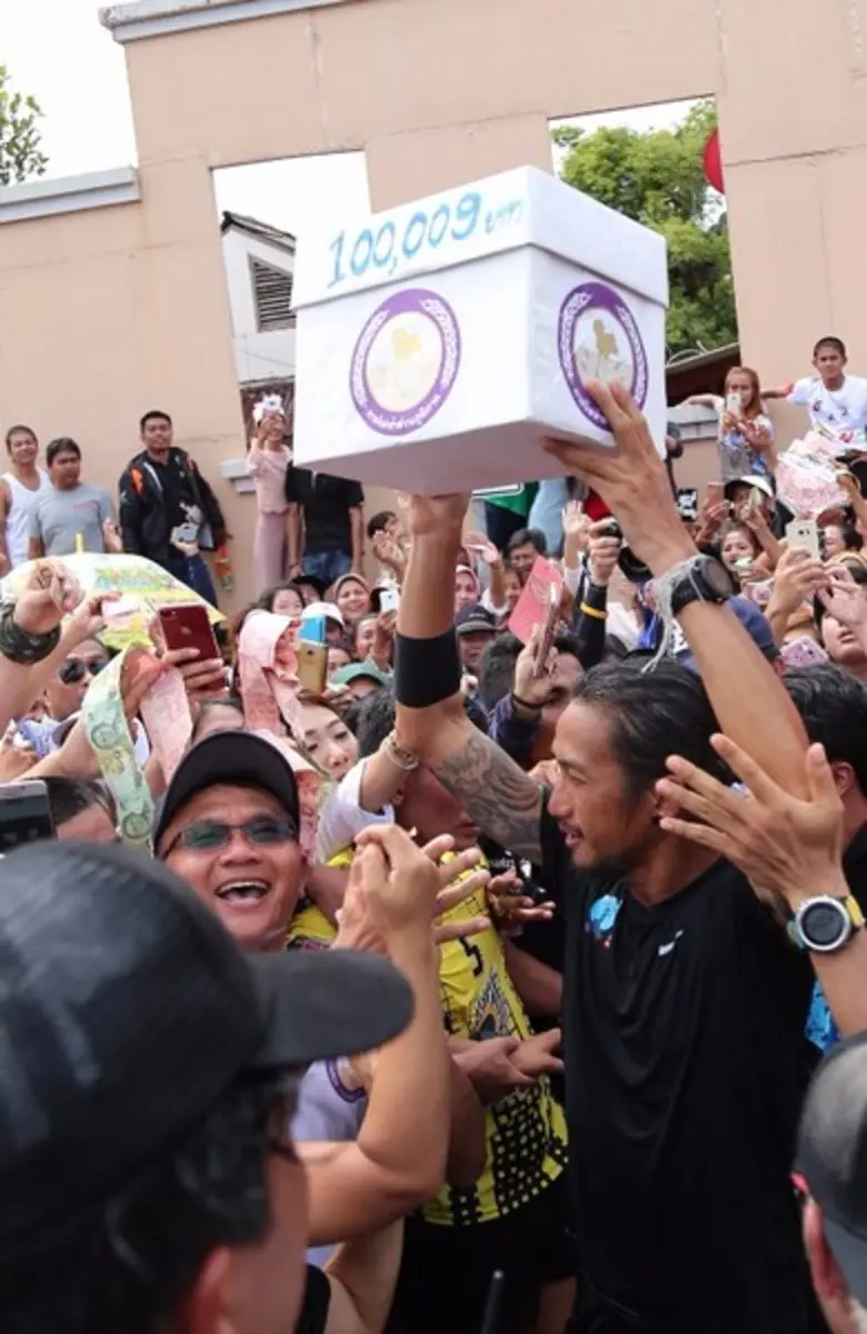 การไฟฟ้าส่วนภูมิภาคเขต2 (ภาคใต้) มอบเงินบริจาคให้ ตูน บอดี้สแลม 100,009.-บาท (หนึ่งแสนเก้าบาท) ร่วมเป็นส่วนหนึ่งในโครงการ "ก้าวคนละก้าวเพื่อ 11 โรงพยาบาลทั่วประเทศ"