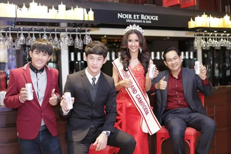 ดำเนินธุรกิจผลิตและจัดจำหน่ายผลิตภัณฑ์เสร...