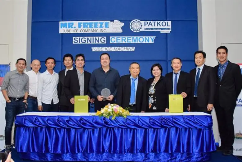 ลงนาม นายแสงชัย โชติช่วงชัชวาล(กลางขวา) ป...