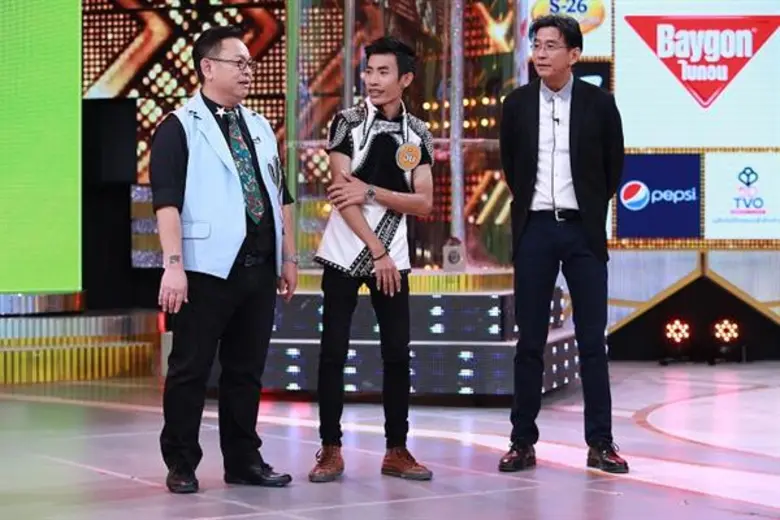 ทีวีไกด์: รายการ “กิ๊กดู๋ สงครามเพลงเงาเสียง”  หมอลำนาฏศิลป์ยอดฮิต “สมจิตร บ่อทอง” คว้าเพลงในตำนาน “กุหลาบแดง” โชว์สุดอลังการในเวที “กิ๊กดู๋สงครามเพลงเงาเสียง”