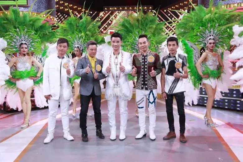 ทีวีไกด์: รายการ “กิ๊กดู๋ สงครามเพลงเงาเสียง”  หมอลำนาฏศิลป์ยอดฮิต “สมจิตร บ่อทอง” คว้าเพลงในตำนาน “กุหลาบแดง” โชว์สุดอลังการในเวที “กิ๊กดู๋สงครามเพลงเงาเสียง”