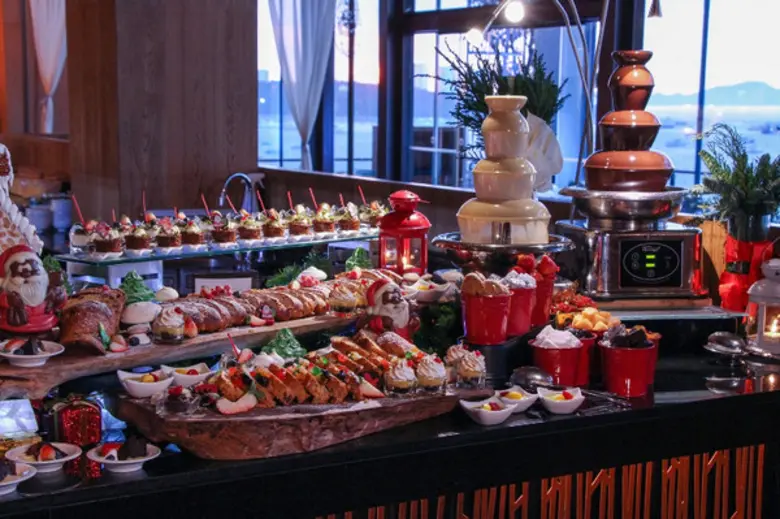 เฉลิมฉลองเทศกาลคริสต์มาส และปีใหม่ ณ โรงแรมฮิลตัน พัทยา