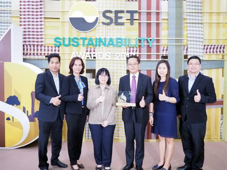 คุณชัชพล ประสพโชค (กลางขวา) กรรมการผู้จัด...