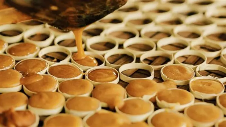 ทีวีไกด์: รายการ "หลงรักยิ้ม" ฝรั่งยิ้มกว้าง “แดเนียล” ท้าชาวสงขลาแข่งกินลูกตาล แลกหอม