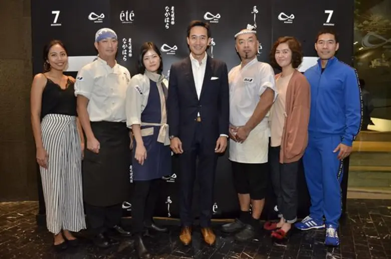 กมลสุทธิ์ ทัพพะรังสี (คนกลาง) ประธานเจ้าห...