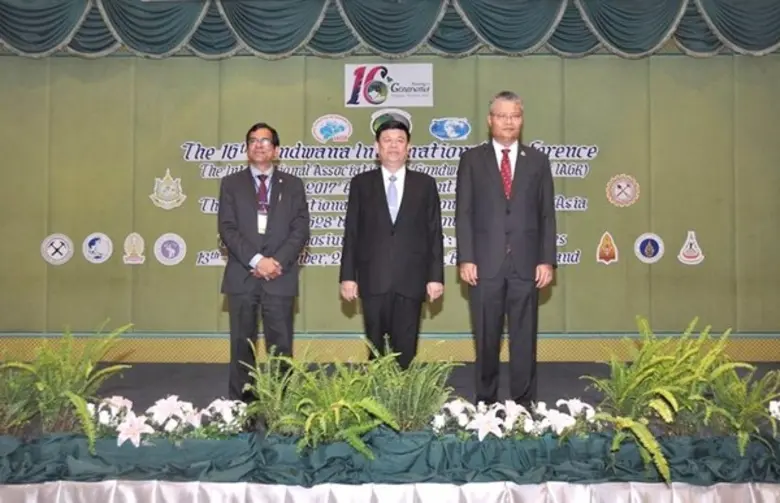 พลเอก สุรศักดิ์ กาญจนรัตน์ รัฐมนตรีว่าการ...