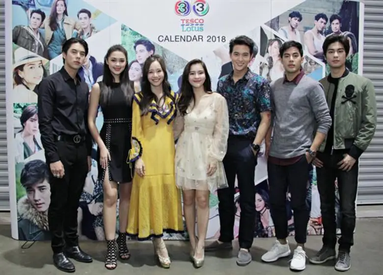 อลังการแฟนคลับล้นฮอลล์! เมื่อเหล่านักแสดง...