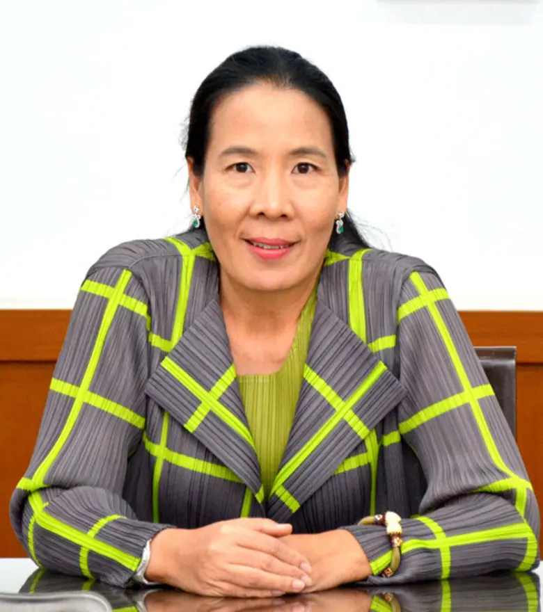 คุณมรกต ยิบอินซอย กรรมการผู้จัดการใหญ่และ...