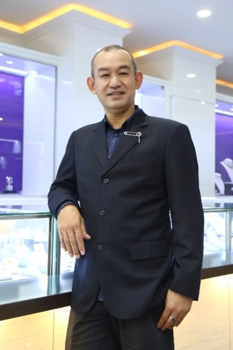 ผู้นำด้านธุรกิจอัญมณีพลอยเมืองจันท์ สบช่อ...
