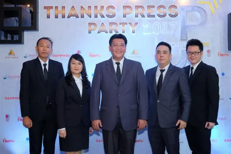 นายณภัทร เจริญกุล (กลาง) กรรมการผู้จัดการ...