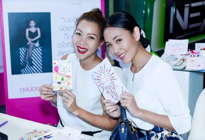 โครงการไวท์เปเปอร์ แชริตี้ " (White Paper Charity) กลับมาอีกครั้ง ณ เซ็นทรัลคอร์ท (บริเวณลิฟท์แก้ว) ศูนย์การค้าเซ็นทรัลเวิลด์