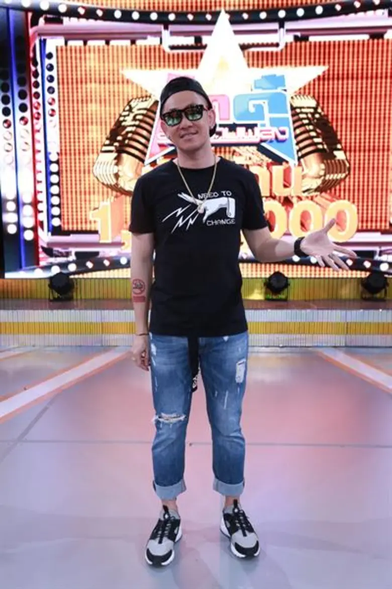 เป็นแร๊ปเปอร์ร้อยล้านวิวที่กำลังมาแรงสุด ...