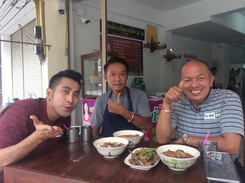 ทีวีไกด์: รายการ “ตลกแหลก” “บอล-ค่อม” ตระเวนหาของอร่อย คลุกเคล้าเสียงคลื่น ที่ “บางแสน” ติดตามได้ ใน “ตลกแหลก” อาทิตย์ที่ 19 พฤศจิกายน นี้