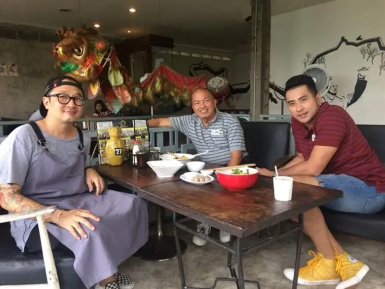 ทีวีไกด์: รายการ “ตลกแหลก” “บอล-ค่อม” ตระเวนหาของอร่อย คลุกเคล้าเสียงคลื่น ที่ “บางแสน” ติดตามได้ ใน “ตลกแหลก” อาทิตย์ที่ 19 พฤศจิกายน นี้