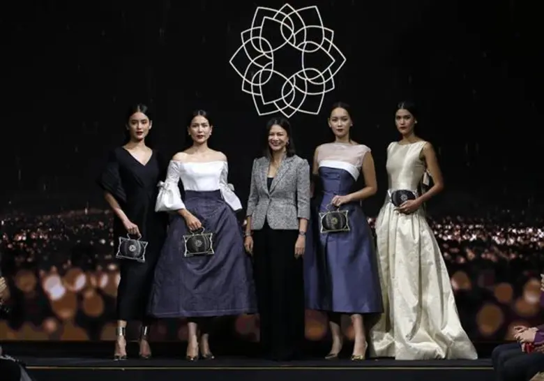 “เชอรี่-บี-แนท” สง่างามในแฟชั่นโชว์กระเป๋า “PHYA” คอลเลกชั่น “ณพัฒน์” สุดพิเศษ