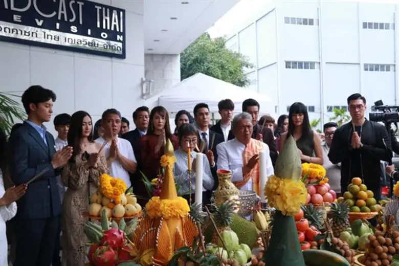 ณเดชน์-แมท นำทีมนักแสดงบวงสรวงละครสุดฮอต ลิขิตรักข้ามดวงดาว (My Love From Another Star)