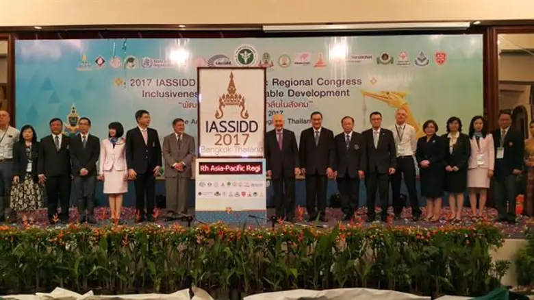 นายอานันท์ ปันยารชุน อดีตนายกรัฐมนตรี ได้...