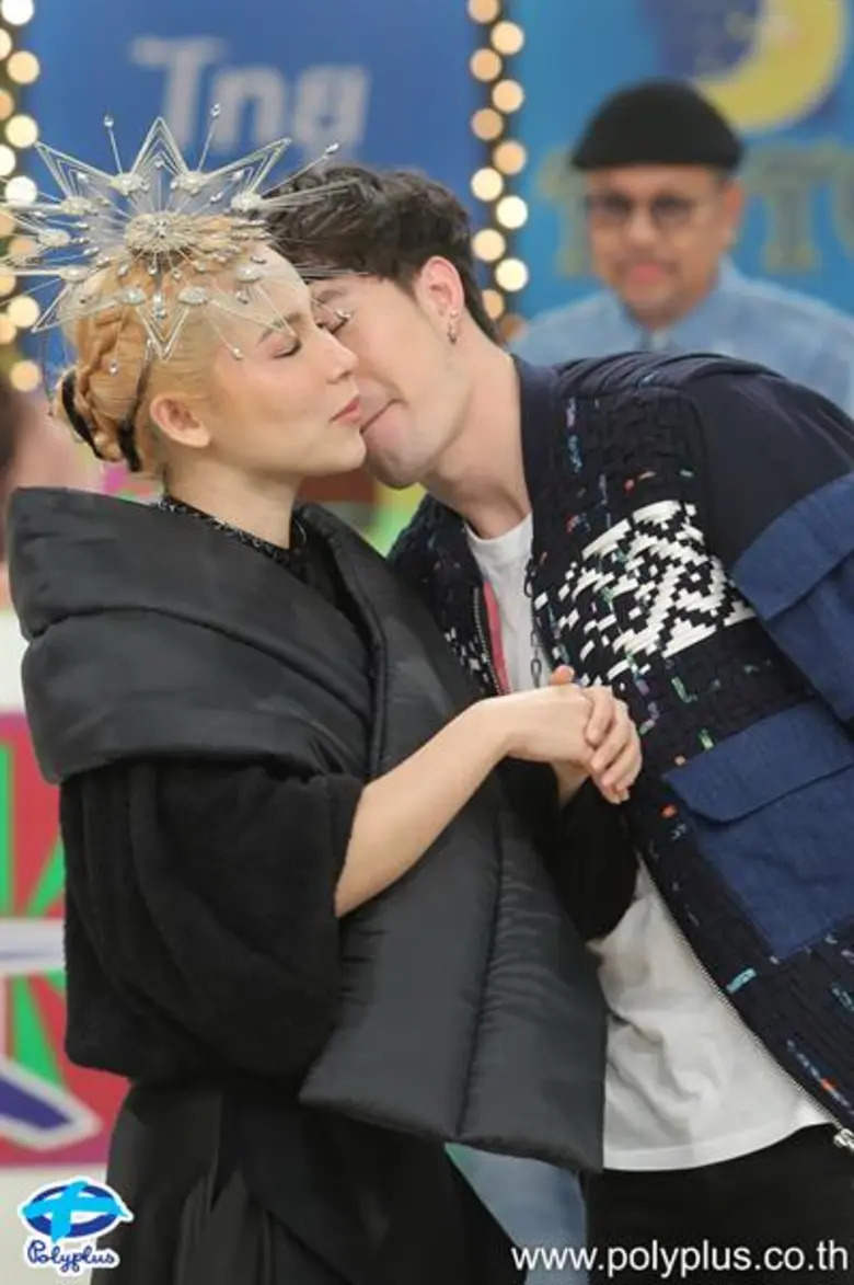 หวานเว่อร์เกินหน้าเกินตาผู้ร่วมศึก สำหรับ...