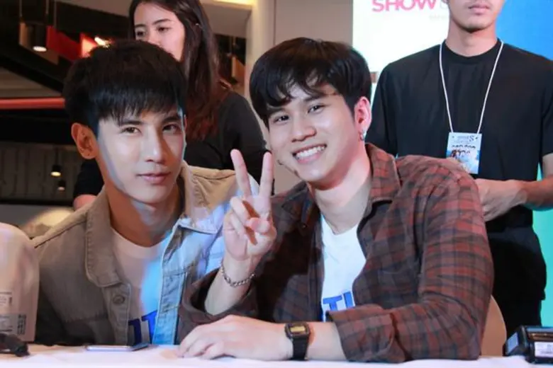 SOTUS S NATION Y FAN MEETINGห้างทะลัก!!! แฟนๆ แห่จองบัตร “” “คริส-สิงโต” ปลื้มหนัก นำทีมให้บัตรกับมือ