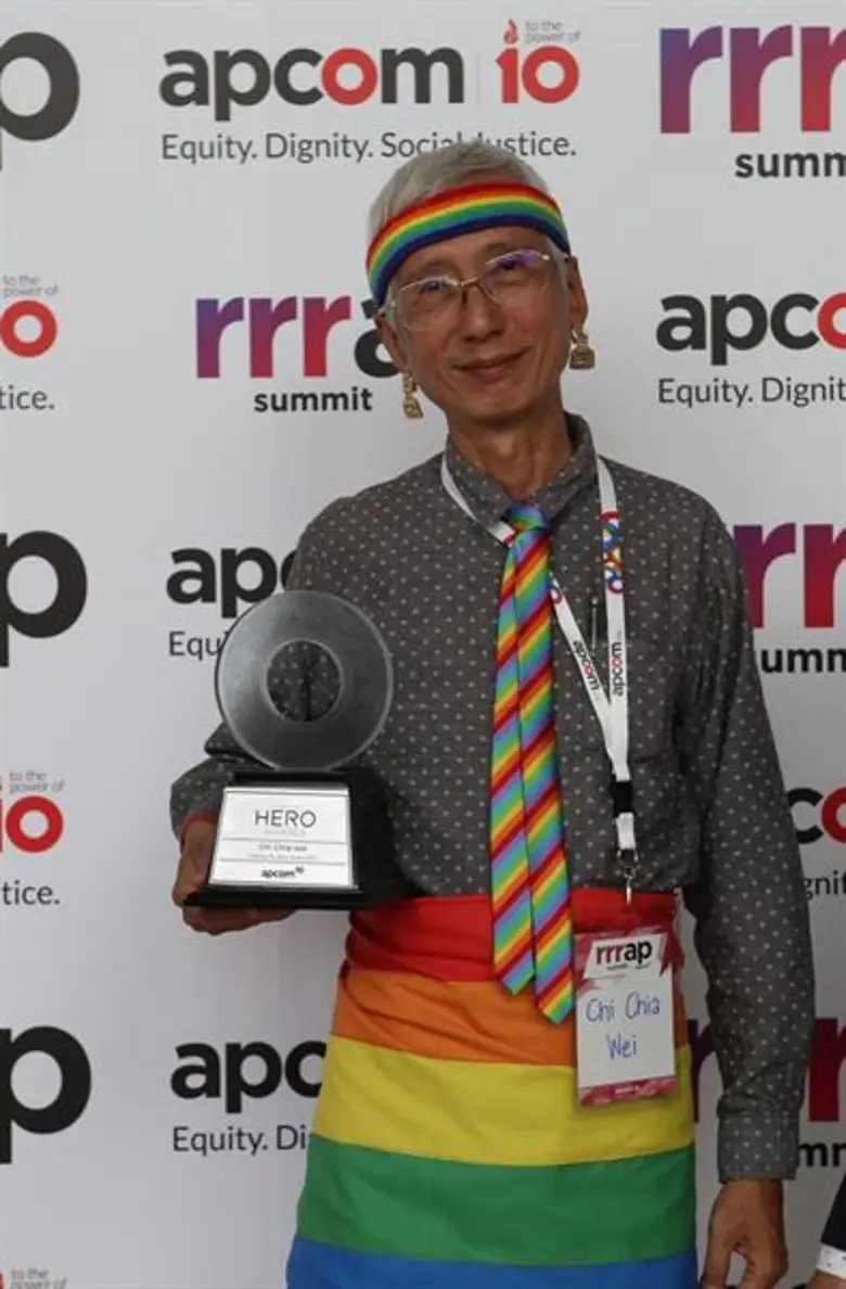 ผู้อุทิศตนทำงานด้านเอชไอวีและสุขภาพชุมชนก...