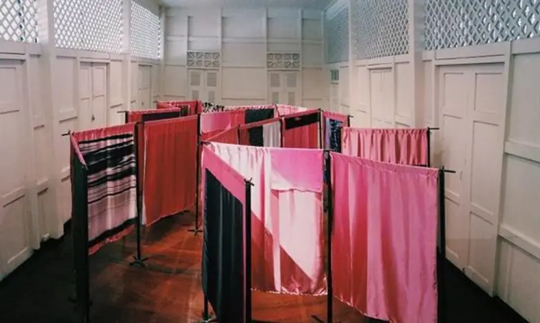 STAND . MOVE . (A LABYRINTH) H PROJECT SP...