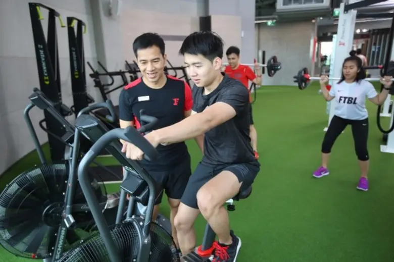 ฟิตเนส เฟิรส์ท-ลดน้ำหนักและสัดส่วนกระชับอย่างได้ผล ด้วยออกกำลังกายแบบกลุ่ม (Group Exercise)