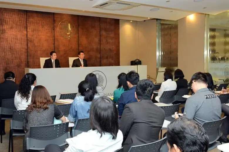 นายพรชัย ฐีระเวช ที่ปรึกษาด้านเศรษฐกิจการ...