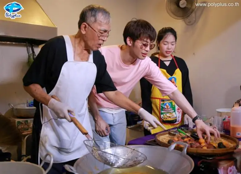 “ดีเจมะตูม” แซ่บตลาดแตก! สวมบทแม่ค้า “ไข่เต่าชีสเยิ้ม”