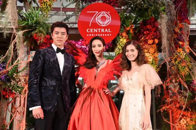 อั้ม-พัชราภา ไชยเชื้อ แปลงโฉมเป็น "Queen ...