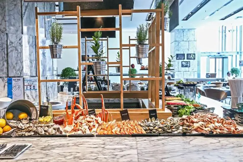 ห้องอาหารเลเทส เรซิพี โรงแรมเลอ เมอริเดีย...