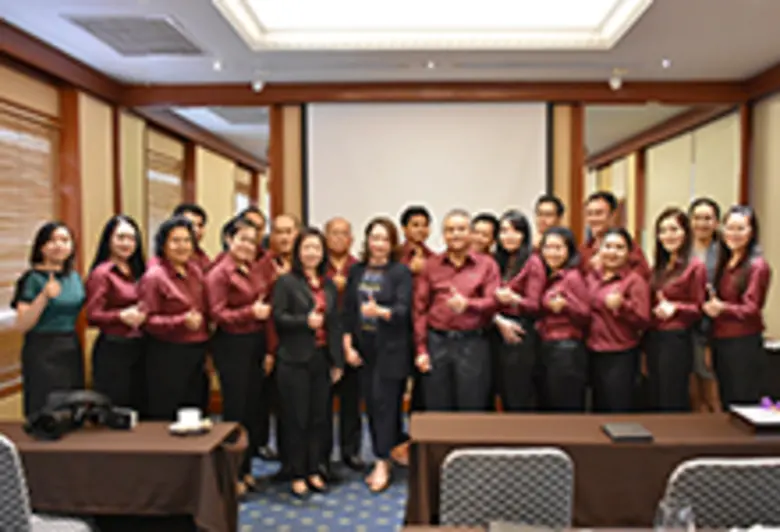 คุณลักษณ์วรรณ วงศ์วรการ กรรมการผู้จัดการก...