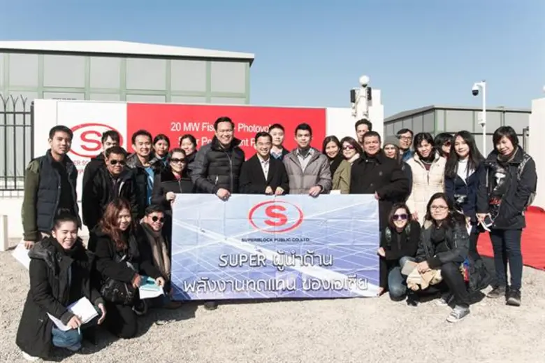 คุณจอมทรัพย์ โลจายะ ( คนกลาง ) ประธานคณะก...