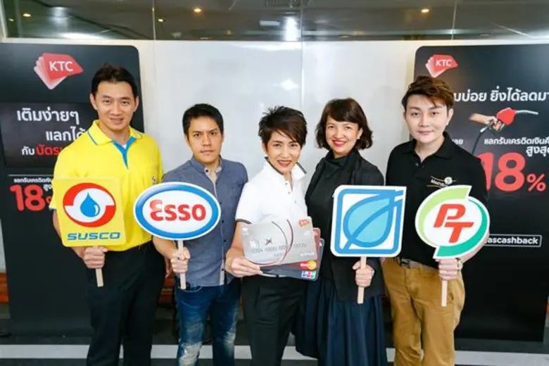 นางประณยา นิถานานนท์ (กลาง) ผู้อำนวยการ ธ...