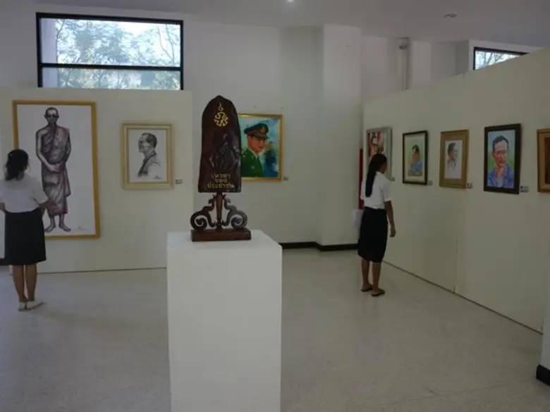 “แลศิลป์ ถิ่นละโว้” จากปากกา ยา น้ำชา กาแฟ สู่ศิลปะที่มากกว่าความงาม