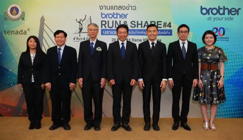 มร.โทโมยูกิ ฟูจิโมโตะ (กลาง) กรรมการผู้จั...