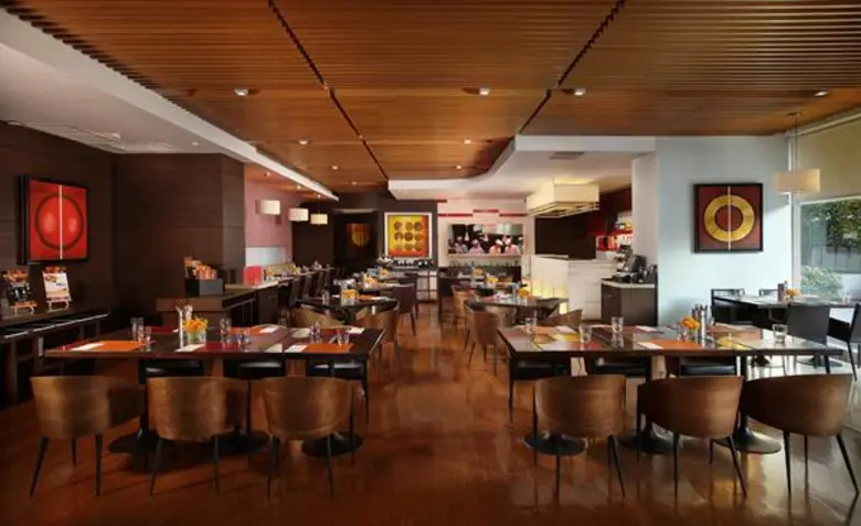 เฉลิมฉลองเทศกาลแห่งความสุขด้วยมื้ออาหารสุดพิเศษ ณ ห้องอาหารโมโม่คาเฟ่ โรงแรมแมริออท เอ็กเซ็กคิวทีฟ อพาร์ทเมนท์ สาทร วิสต้า