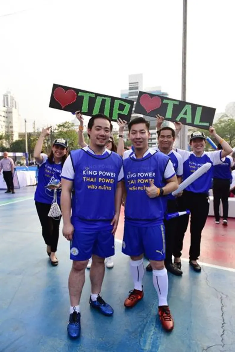 บอย ปกรณ์ ควง ดีเจ เชา เชา ดวลแข้ง สุดมันส์ฟุตบอลนัดพิเศษ ในงาน คิง เพาเวอร์ มอบสนามฟุตบอลหญ้าเทียมมาตรฐานสากลแห่งแรก